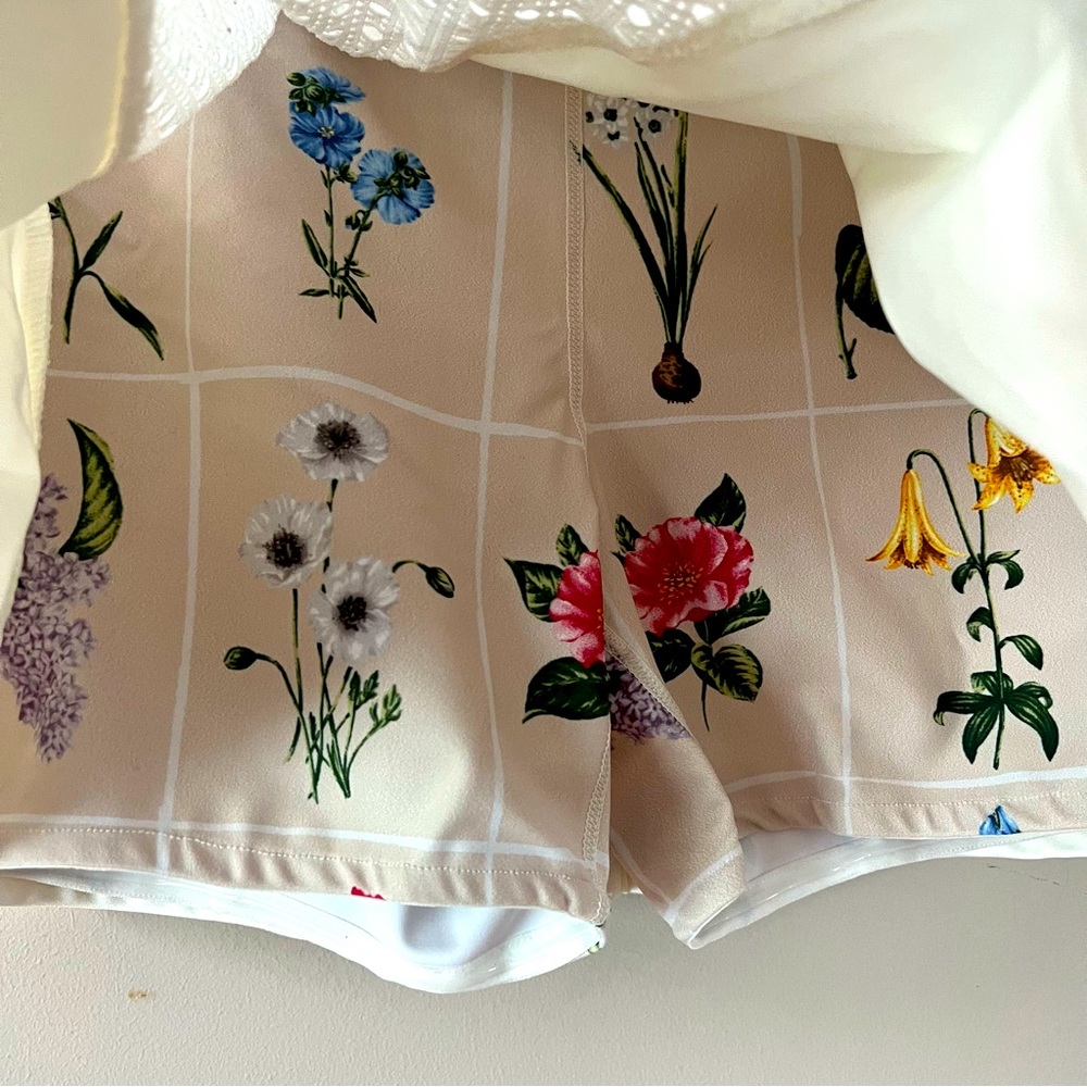 Tuckernuck Tnuck sports White and Fresh Buds 15 Inch Naomi Tennis Skirt large - Picture 8 of 9